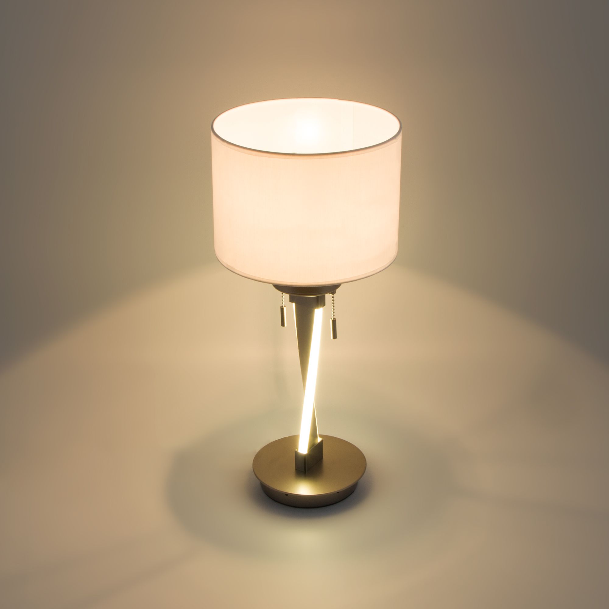 Настольная лампа с LED подсветкой Eurosvet Titan a043819 993 фото