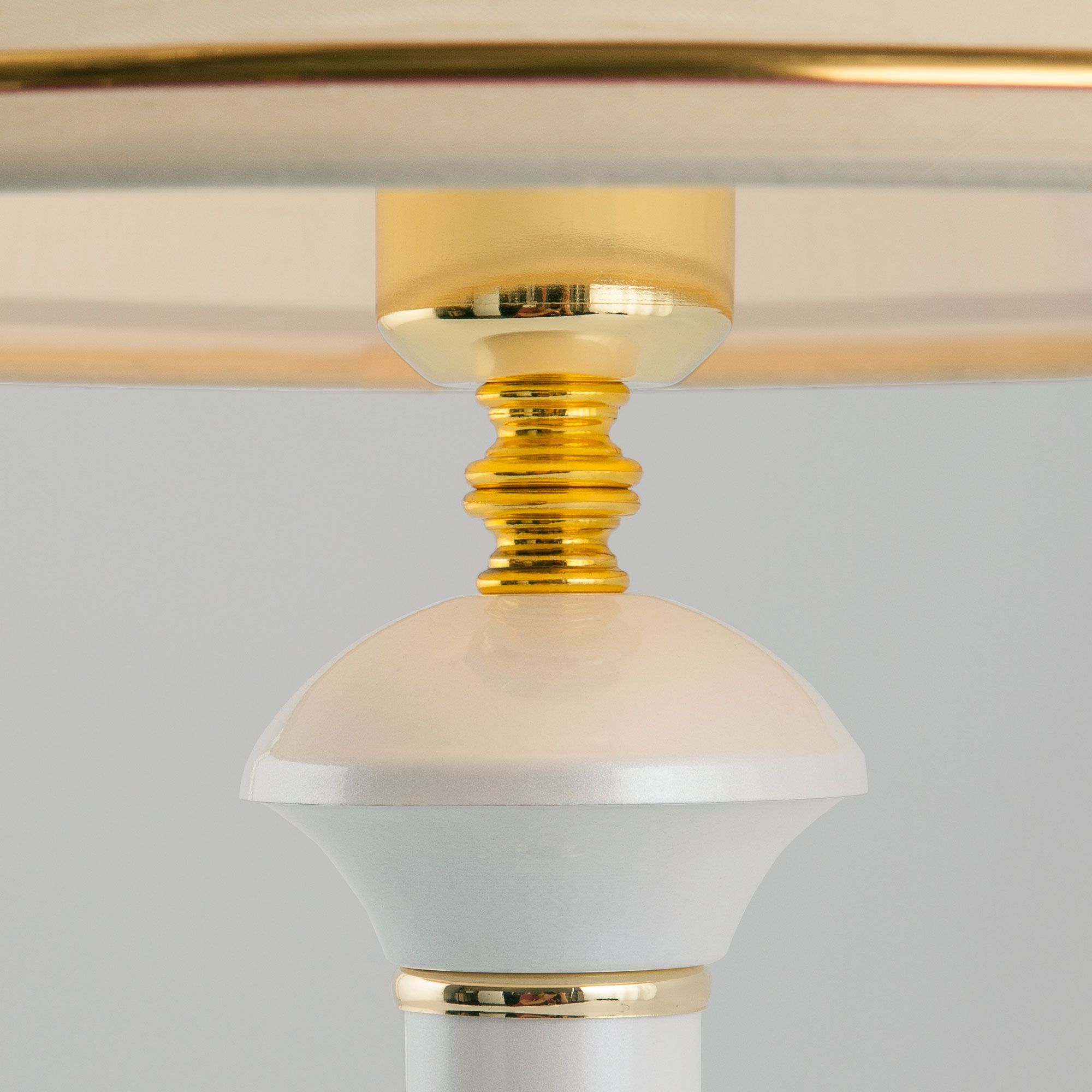 Настольная лампа с абажуром Eurosvet Lorenzo 00000079887 60019/1 глянцевый белый фото